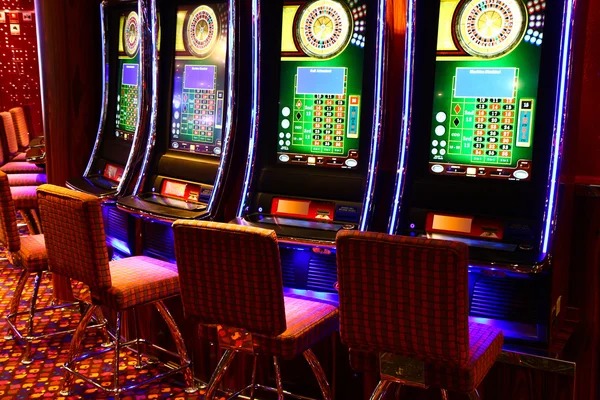 Live dealer table interface on mobile phone